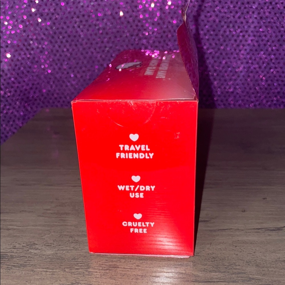 Impressions Hello Kitty Red Silicone Case and Blending Sponge Set - Picture 4 of 7